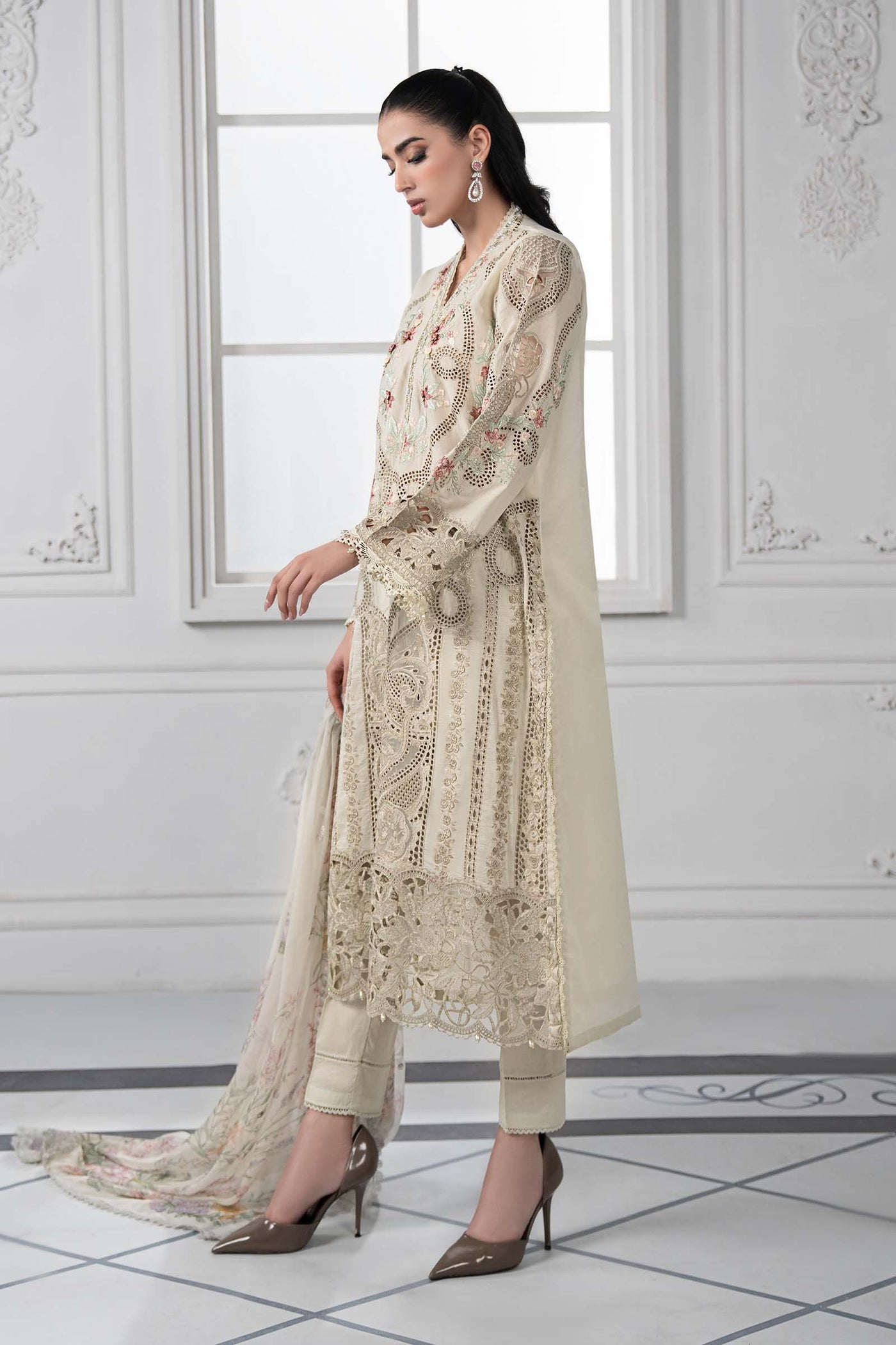 3 Piece Embroidered Lawn Suit | DS-2514-B