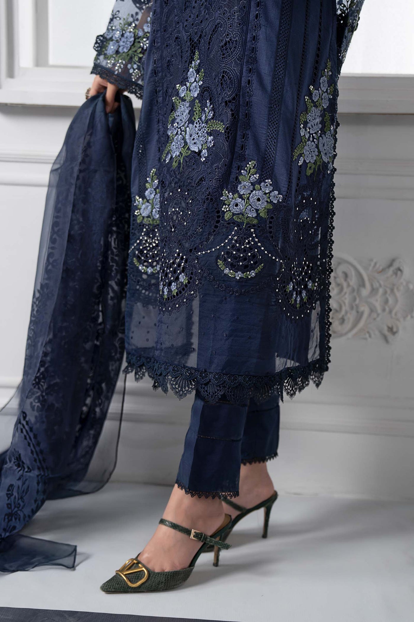 3 Piece Embroidered Lawn Suit | DS-2504-B