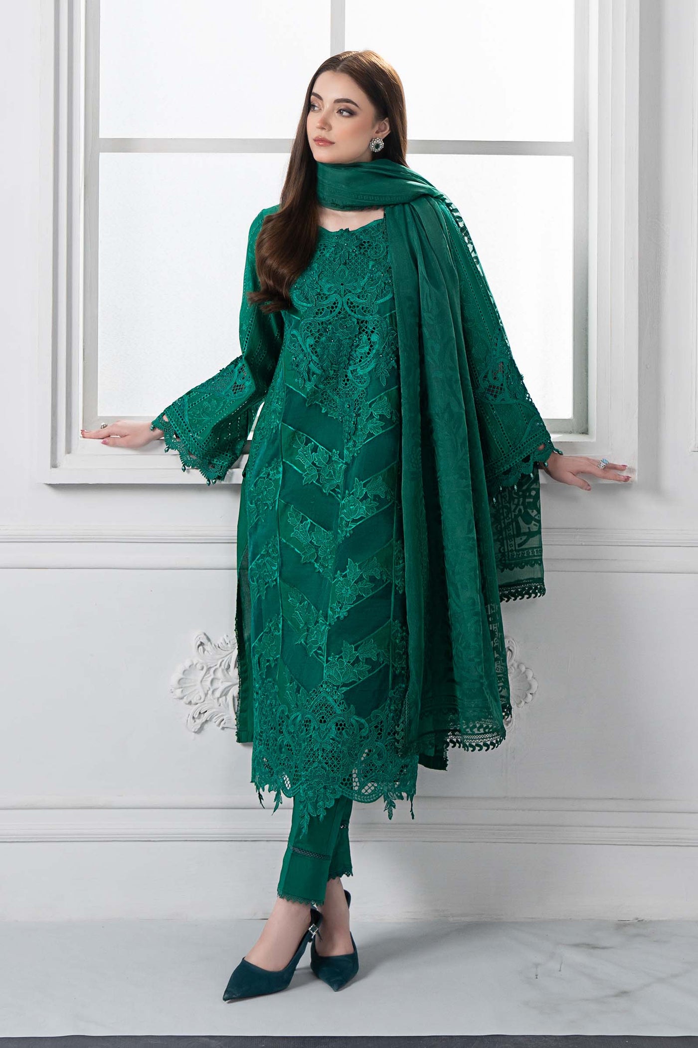 3 Piece Embroidered Lawn Suit | DS-2508-B