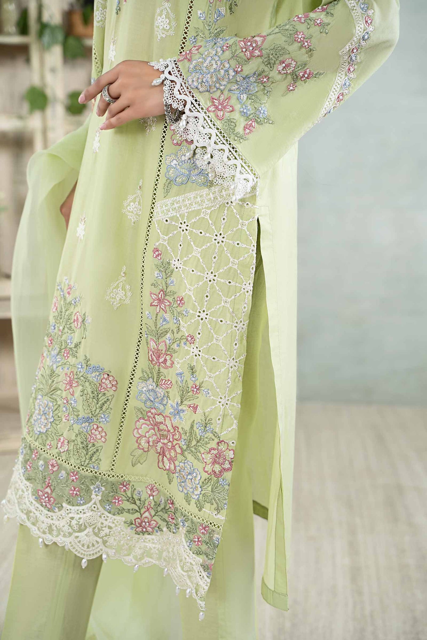 3 Piece Embroidered Lawn Suit | DW-EA24-33