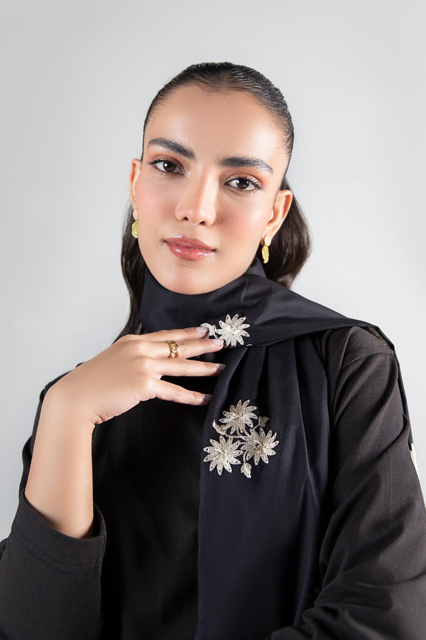 Embroidered Linen Shawl | MB-WS24-82